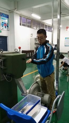 生物化工產(chǎn)品技術(shù)研發(fā) 四川化工職業(yè)技術(shù)學院的創(chuàng)新探索