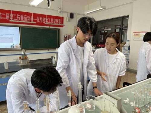 生物化工系黨支部陳潔老師開設黨員示范課 水中氟含量測定與生物化工產(chǎn)品技術(shù)研發(fā)